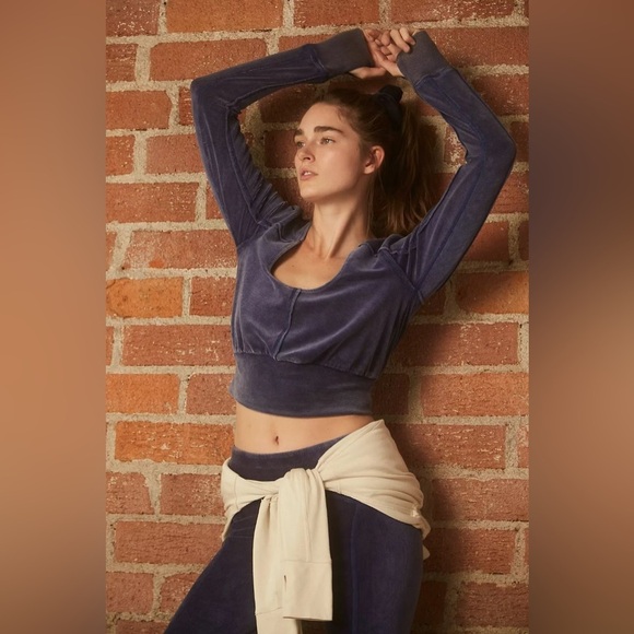 Free People Movement Just Lodgin' Navy Velour Pullover size Large - Picture 1 of 8